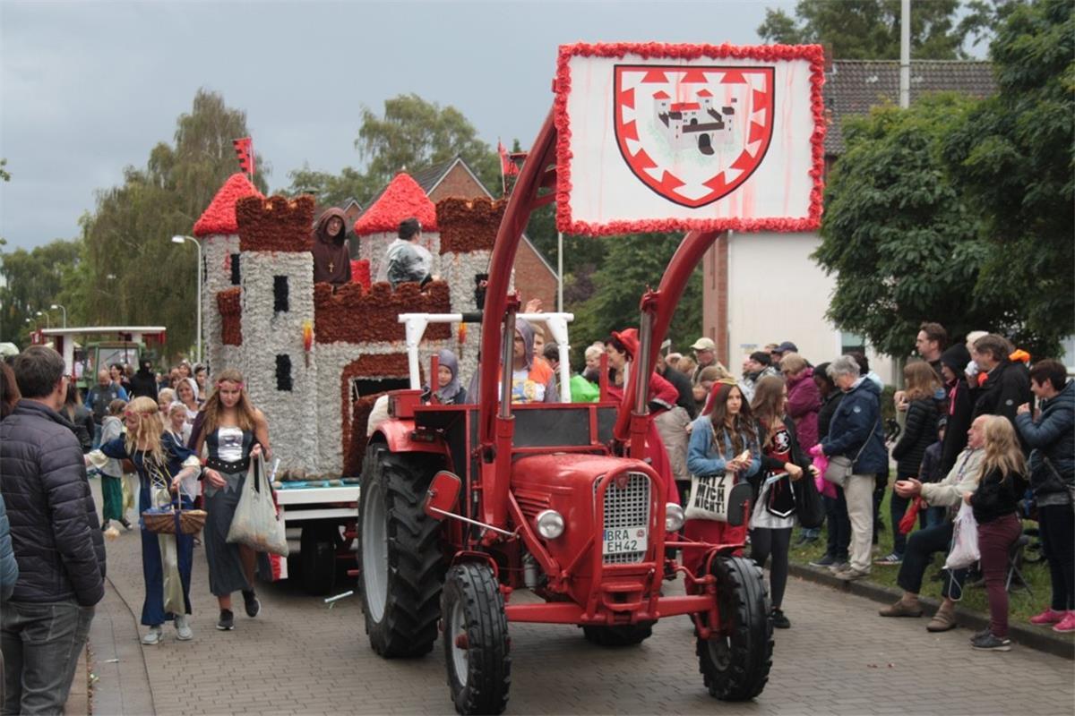 Der Wagen des Bürgervereins Mühlenland gewann den Preis für den schönsten Umzugswagen