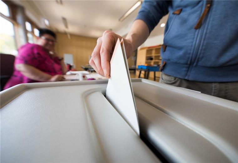 Noch mehr Bewerber: Der Wahlzettel wird immer länger: Neben den Parteien gibt es nun bereits sieben Einzelbewerber, die bei der Wahl zur Stadtverordnetenversammlung antreten wollen.