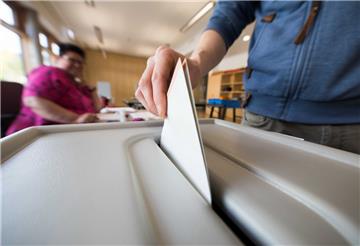 Noch mehr Bewerber: Der Wahlzettel wird immer länger: Neben den Parteien gibt es nun bereits sieben Einzelbewerber, die bei der Wahl zur Stadtverordnetenversammlung antreten wollen.