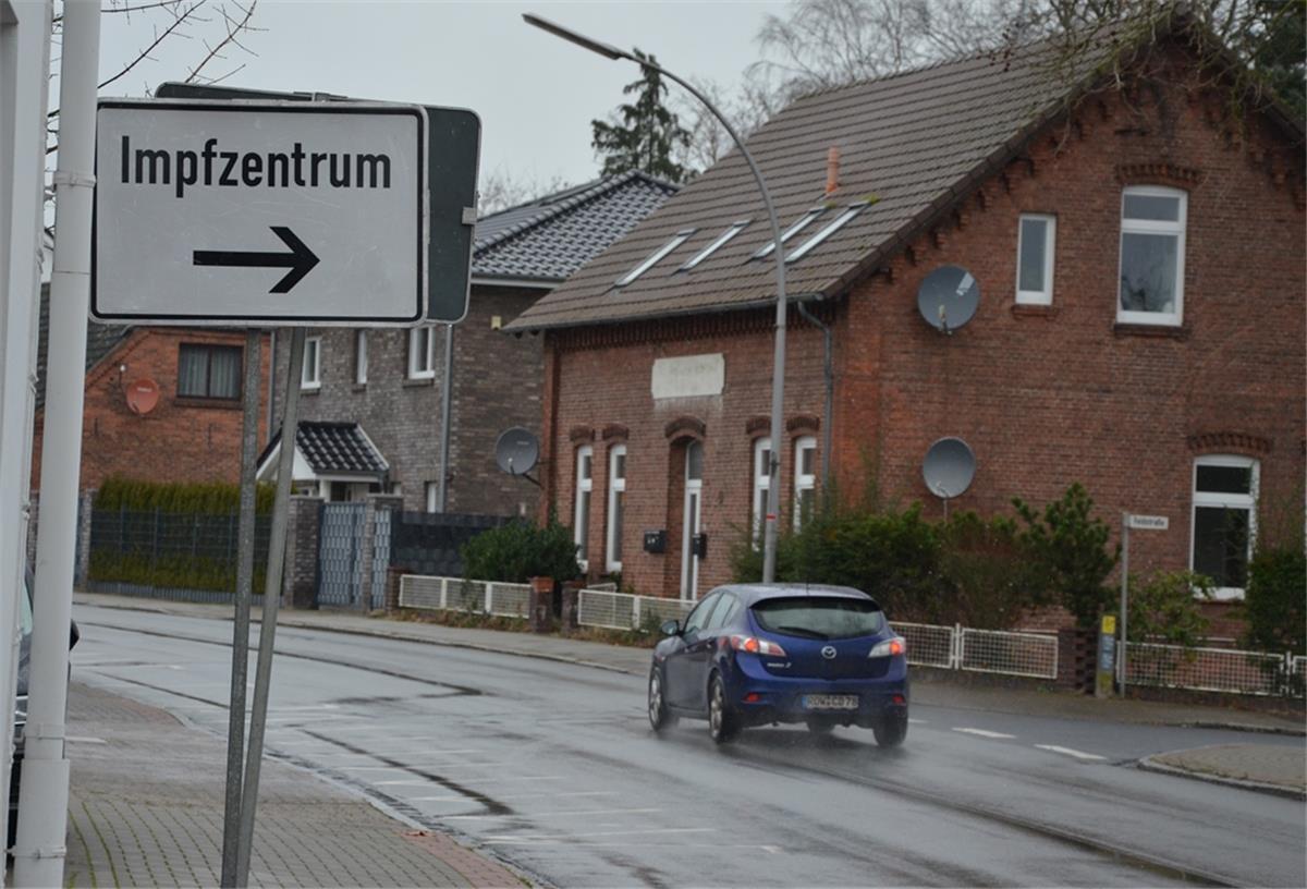 Kreis Rotenburg: Zwangspause für Impfteams endet Der Weg zum Corona-Impfzentrum in Zeven ist seit Mitte Dezember bestens ausgeschildert.