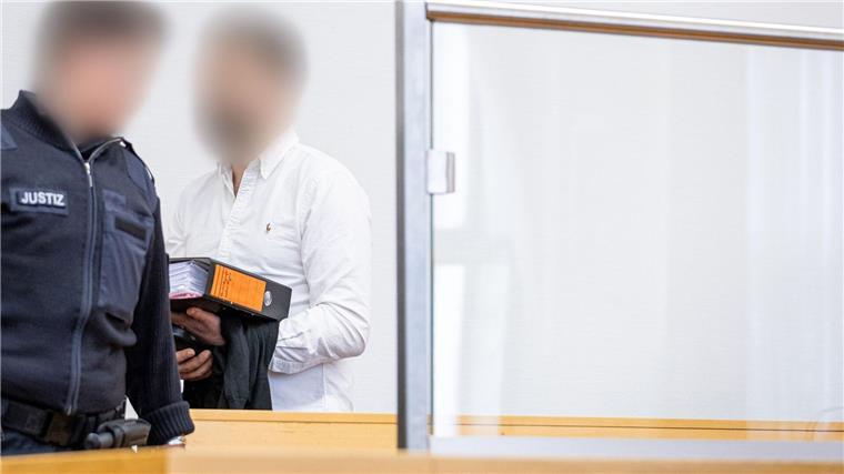 Der wegen Bestechlichkeit angeklagte Jurist streitet alle Vorwürfe ab. 