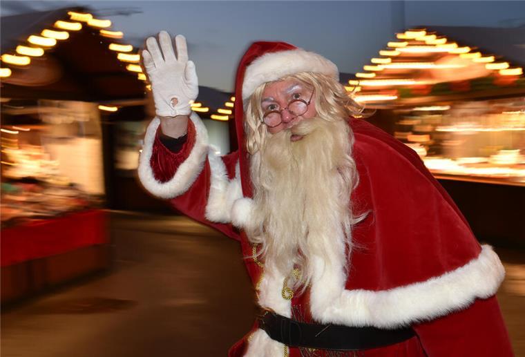 Braker Schneeflöckchenmarkt geht in die letzte Runde Weihnachtsmann auf Weihnachtsmarkt