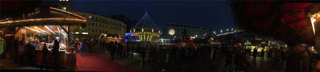 Der Weihnachtsmarkt hat auf dem Heuss-Platz viel zu bieten. 
