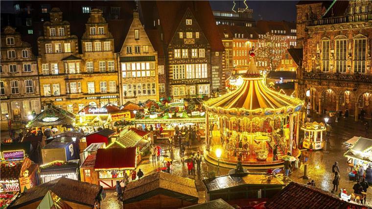 Unwetter: Weihnachtsmärkte in Bremen bleiben geschlossen Der Weihnachtsmarkt vor dem Rathaus in Bremen.