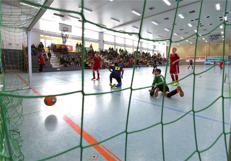 Hallenfußball ohne Ende beim Weser-Elbe-Cup in Bremerhaven Der Weser-Elbe-Cup wird 2018 auf jeden Fall in Bremerhaven stattfinden.