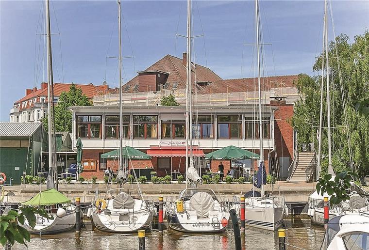 Der Weser Yacht Club von der Wasserseite aus.