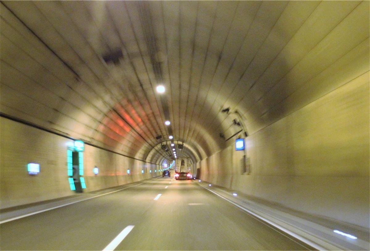 Wesertunnel nach Vollsperrung wieder frei Das Foto zeigt den Wesertunnel