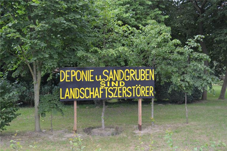 Grüne im Cuxland: Standort für Bauschutt-Deponie suchen Der Widerstand gegen eine Bauschuttdeponie in Driftsethe ist seit Jahren massiv.
