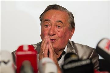 Der Wiener Bauunternehmer Richard Lugner (84) leidet an Prostatakrebs und unterzieht sich derzeit einer Strahlenbehandlung.