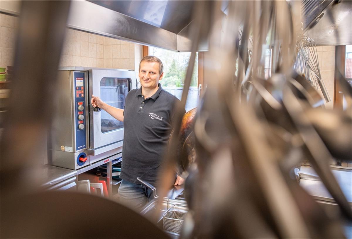Weihnachten und Kohltouren: So planen die Gastronomen Der Winter wird schwer für die Gastronomen: Claus Seebeck betreibt in Flögeln einen familiengeführten Landgasthof.