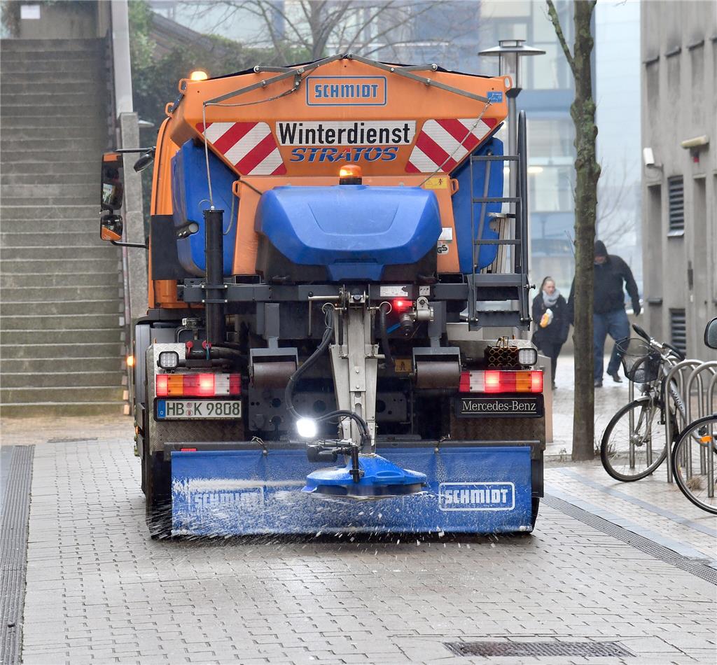 Der Winterdienst war am Sonnabend auf den Hauptverkehrsstraßen unterwegs.