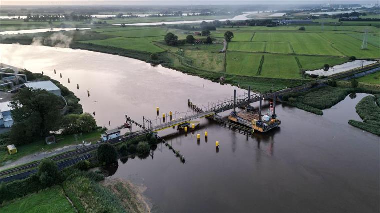 Hoher Millionenschaden nach Unfällen bei Huntebrücke Der wirtschaftliche Schaden nach den beiden Schiffsunfällen liegt im zweistelligen Millionenbereich. (Archivbild)