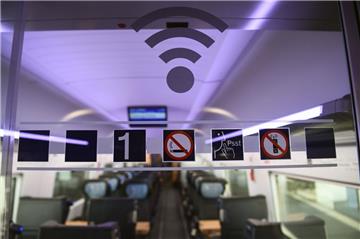 Der WLAN-Zugang  in den ICE-Zügen der Deutschen Bahn ist verbessert worden. Fahrgäste können nun auch in der zweiten Klasse im Internet surfen.