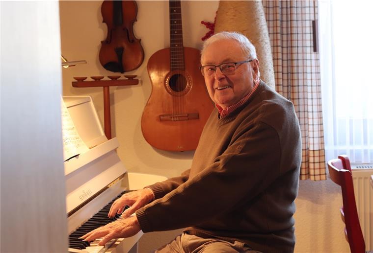 65 Jahre an der Orgel: Hans-Werner Behrens aus Wilstedt hört auf Der wohl dienstälteste nebenamtliche Kirchenmusiker der Landeskirche Hannover hört auf: Hans-Werner Behrens tritt nach 65 Jahren an der Orgel ab.