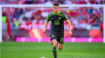 Der Wolfsburger Joakim Mæhle verletzte sich beim Test gegen Como 1907.
