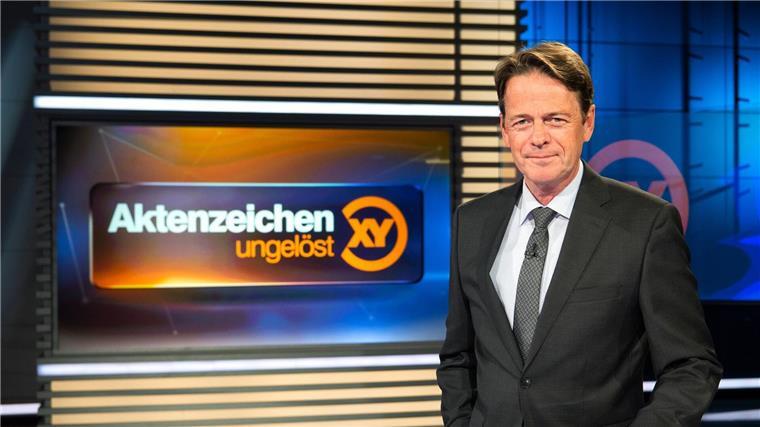 ZDF-Klassiker „Aktenzeichen XY“ in Primetime weit vorn Der ZDF-Moderator Rudi Cerne im Studio der Sendung „Aktenzeichen XY... ungelöst“.