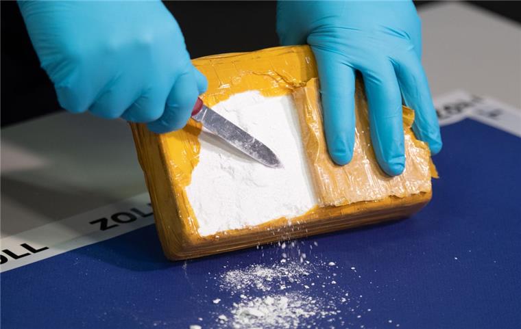 Der Zoll hat in Bremerhaven 13 Kilo Kokain sichergestellt. Zwei Männer wurden festgenommen.