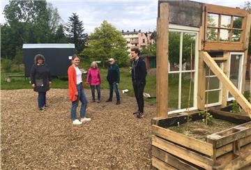 Der Zolli kriegt ein Urban-Gardening-Kiosk-Cafe - genau hier. Die Zolli-Vereinsmitglieder Anna Gendrich , Marlon Bach, Keith Buckley, Eloisabeth Goth und Susanne Ruser unterstützen das ökologische Gastro-Projekt. Foto Schwan