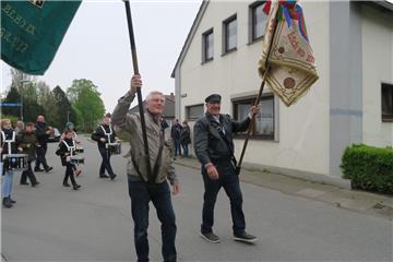 Der Zug wurde mit Musik untermalt. - Foto: Rademann