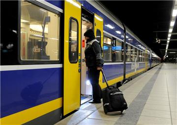 Der Zugverkehr in der Wesermarsch bleibt nach dem Sturmtief "Xavier" weiterhin stark beeinträchtigt.