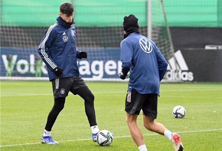 WM-Qualifikation: Mit ter Stegen und Havertz gegen Armenien Der zuletzt angeschlagene Kai Havertz (links) hat das erste Mal komplett mit der Mannschaft trainiert, er ist fit und einsatzbereit, sagt Bundestrainer Hansi Flick.