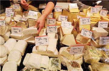 Der zurückgerufene Käse wurde auch an Theken im Land Bremen und in Niedersachsen verkauft.