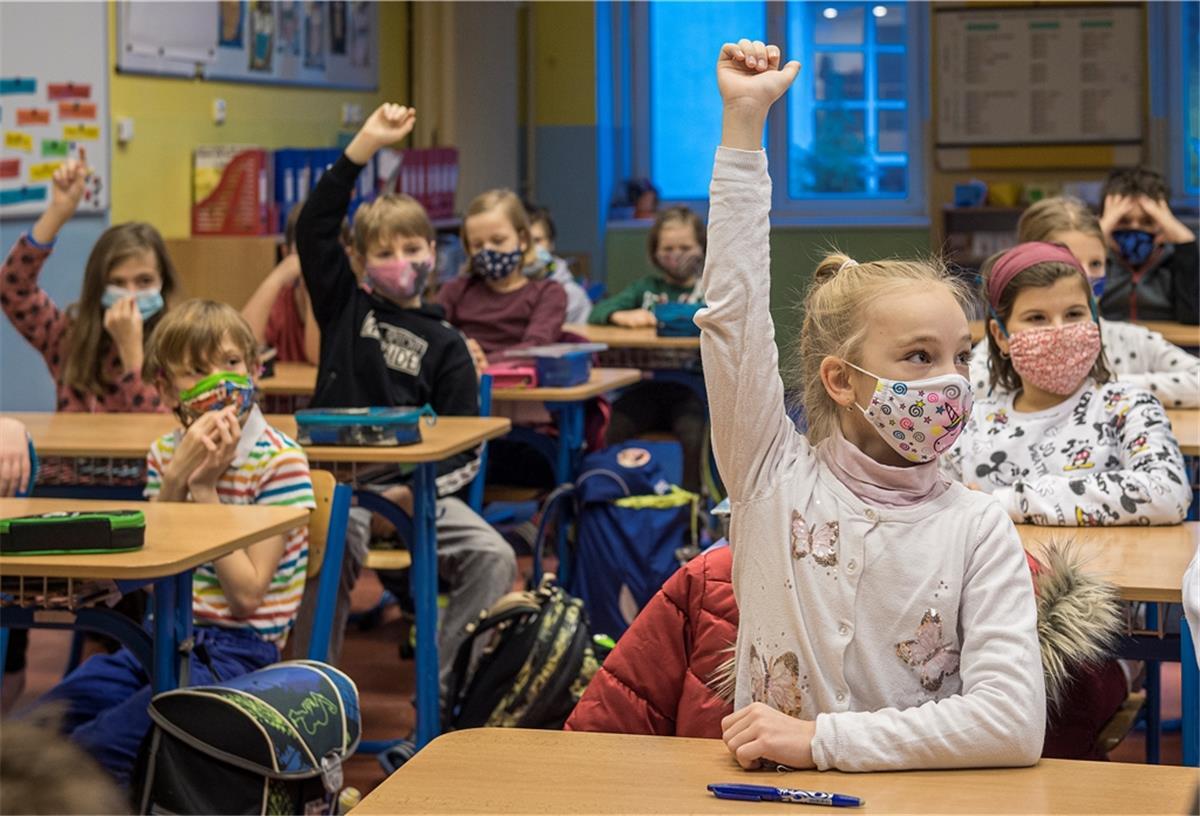 Bremerhaven: Verwirrung um Schul-Regelung Derart volle Klassenzimmer soll es ab Mttwoch nicht mehr geben.