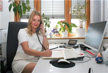 Derzeit berät Alana Thiehoff junge Leute, die einen Ausbildungsplatz suchen, am Telefon.
