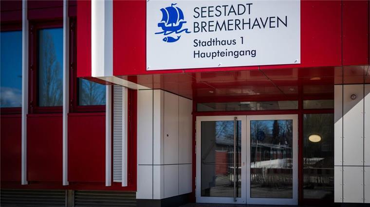 Defekter Aufzug im Verwaltungshochhaus der Stadtverwaltung Der Eingang zum Stadthaus 1 in Bremerhaven.