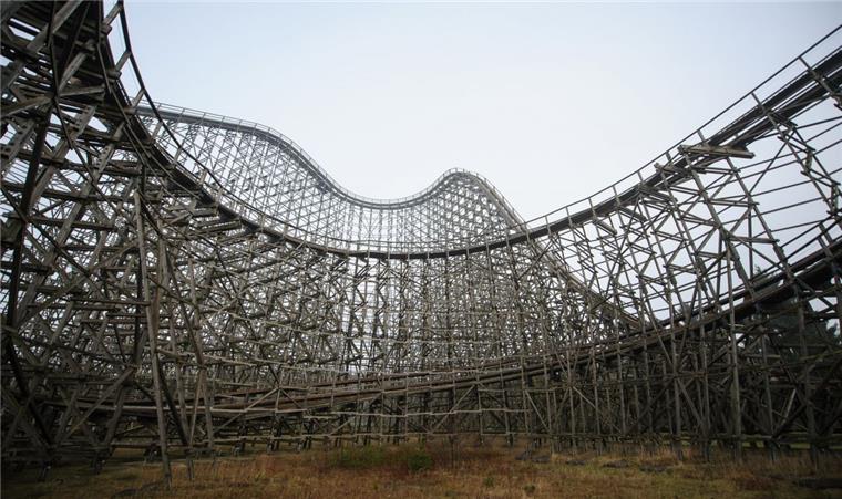 Heide Park: Holzachterbahn "Colossos" soll 2019 wieder fahren Derzeit ist die Holzachterbahn "Colossos" im Heide Park noch außer Betrieb. Im Frühjahr 2019 soll die Attraktion wieder fahren.