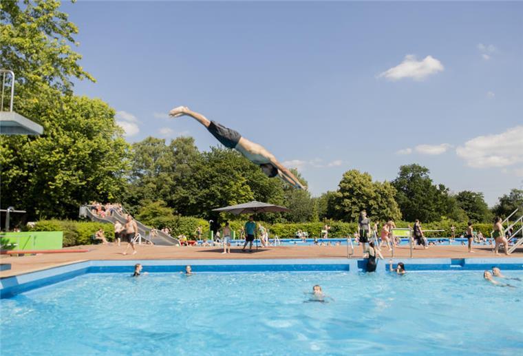 Derzeit kommt es zu einer erhöhten UV-Intensität und einer starken Wärmebelastung. Hier hilft dann wohl nur das Freibad - und ein guter Sonnenschutz. 