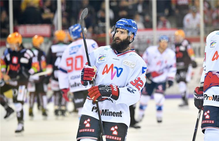 Glückwunsch! Dieser Ex-Pinguin wird zum dritten Mal Vater Derzeit spielt Cody Lampl bei den Adler Mannheim.