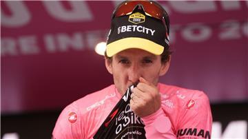 Designierter Giro-Champion: Simon Yates am Ziel seiner Träume.