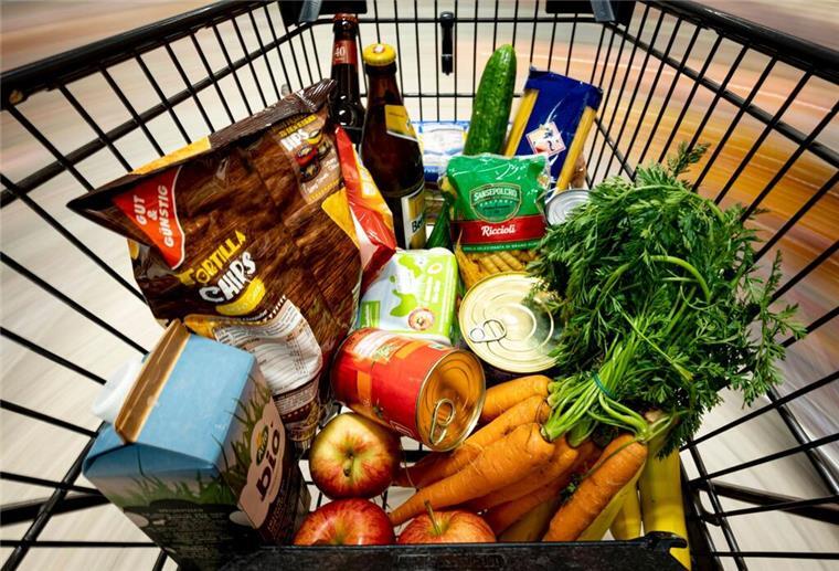 Mogelpackungen: Diese Unternehmen zocken uns im Supermarkt dreist ab Deutlich teurer ist das Einkaufen im Supermarkt in den vergangenen 18 Monaten geworden. Und bei immer mehr Produkten lauern nun auch versteckte Preiserhöhungen auf den Kunden. (Symbolbild)