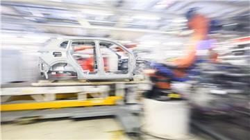 Deutsche Hersteller wie VW leiden unter schwacher Nachfrage und hohen Kosten. (Archivfoto)
