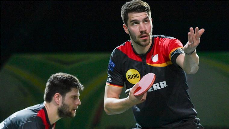 Ovtcharov schlägt Franziska: Deutsches EM-Halbfinale perfekt Deutsches EM-Duell: Dimitrij Ovtcharov (l) trifft im Viertelfinale auf seinen Freund Patrick Franziska.
