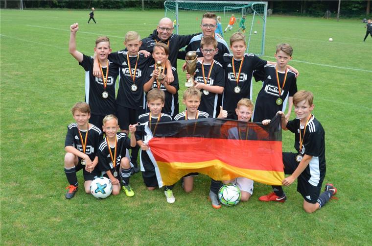 Zevener Mini-WM: Deutschland ist Weltmeister Deutschland (alias Heeslinger SC) hatte bei der dritten Mini-WM der ZEVENER ZEITUNG die Nase vorn.