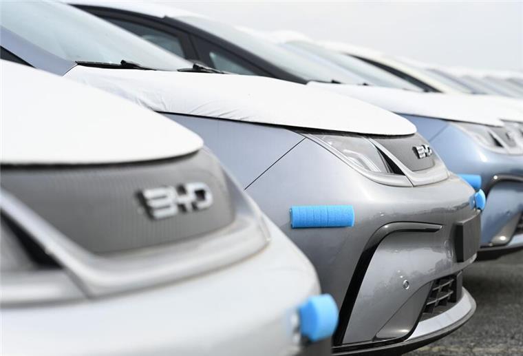 Neue EU-Strafzölle auf E-Autos aus China: Sorge vor Handelskrieg wächst Deutschland votierte gegen die Zölle - aus Sorge vor einem neuen großen Handelskonflikt und möglichen Vergeltungsmaßnahmen gegen deutsche Hersteller. (Symbolfoto)