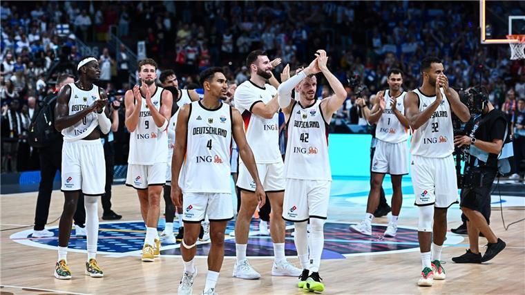 Die Gesichter des deutschen Basketball-Erfolgs Deutschlands Basketballer feiern den Finaleinzug bei der EM.