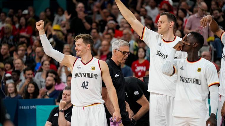 Auftakt geglückt: Basketballer mit klarem Sieg Deutschlands Basketballer starten mit Sieg in Olympia.
