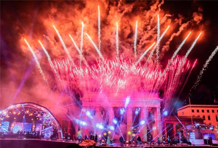 ZDF-Silvesterparty zieht von Berlin nach Hamburg Deutschlands größte Silvesterparty in Berlin am Brandenburger Tor war lange Tradition.