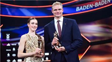 Deutschlands Sportlerin und Sportler des Jahres, Darja Varfolomeev und Oliver Zeidler, freuen sich auf besinnliche Tage. 