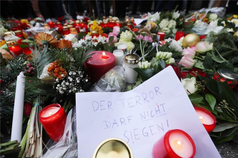 Zusammengefasst! Das war der Dienstag im nord24-Land Deutschlandweit trauerten die Menschen am Dienstag nach dem Anschlag in Berlin.