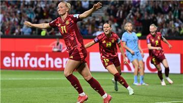 DFB-Torjägerin Lea Schüller lässt sich feiern 