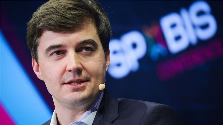 Milliarden-Poker startet neu: „Karten offen auf dem Tisch“ DFL-Geschäftsführer Steffen Merkel ist für den Verkauf der TV-Rechte verantwortlich.
