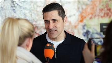 DHB-Sportvorstand Ingo Meckes sieht die deutschen Handballer bei der WM auf Kurs Viertelfinale.