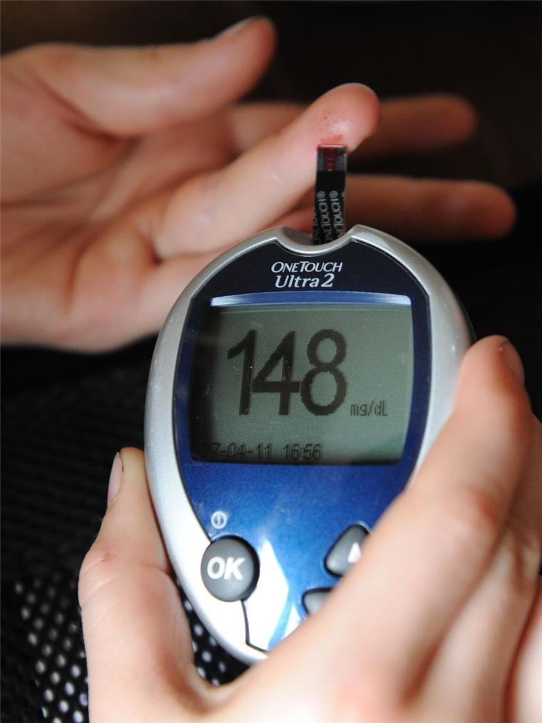 Weltdiabetestag: Eine Betroffene aus Nordenham berichtet Diabetiker sind im Alltag auf Messgeräte angewiesen. Vier- bis fünfmal täglich bestimmen sie ihren aktuellen Zuckergehalt im Blut.