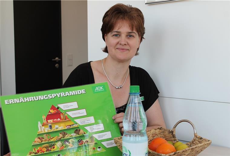 Bremerhaven: Ernährungsberaterin gibt Tipps für sparsamen Einkauf Diana Haack, Ernährungsberaterin der AOK, empfiehlt, trotz der Suche nach Einsparmöglichkeiten die Ernährungspyramide im Blick zu behalten.