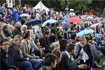 Dicht an dicht reihten sich die Zuschauer am Samstag. Foto: Scheschonka
