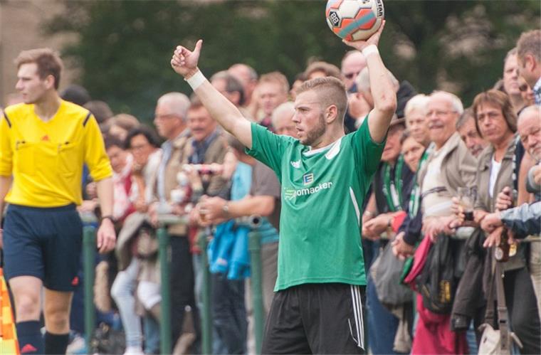 Oberliga: Hagen will den Kraftakt meistern Dicht gedrängt stehen Heim- und Gästeanhänger bei einem Spiel des FC Hagen/Uthlede an der Seitenlinie. Sollte das Landesliga-Spitzenteam in die Oberliga aufsteigen, wird das der Vergangenheit angehören. Die Lizenzbedingungen des Niedersächsischen Fußballverbandes (NFV) sehen getrennte Bereiche für die Fans vor.